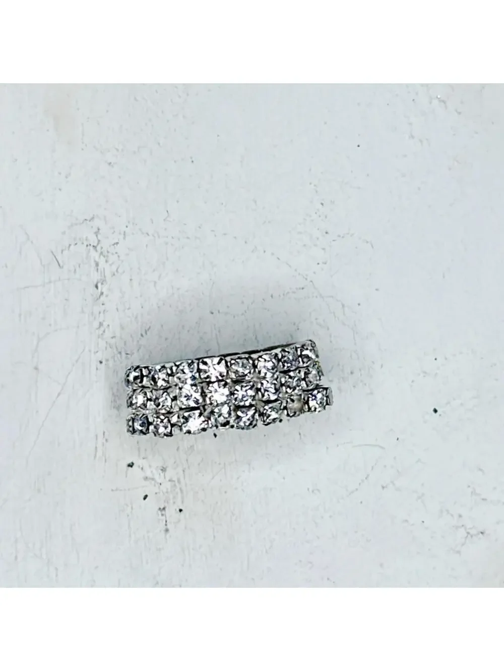 985l. Silvertone Stretch Ring Bling